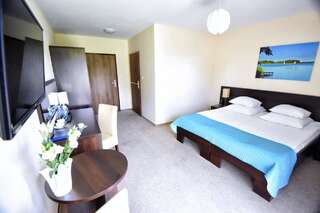 Отель Hotel Santa Monica Миколайки Двухместный номер с 1 кроватью или 2 отдельными кроватями и садом-2